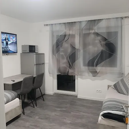 Five بيت شباب