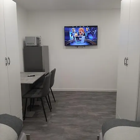 بيت شباب Five *