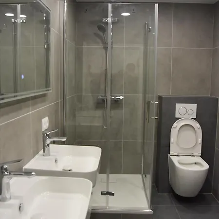 بيت شباب Five *