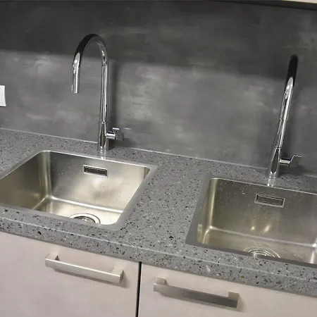 Five بيت شباب *