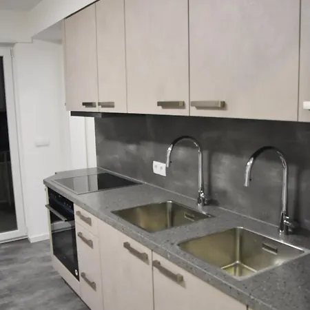 بيت شباب Five